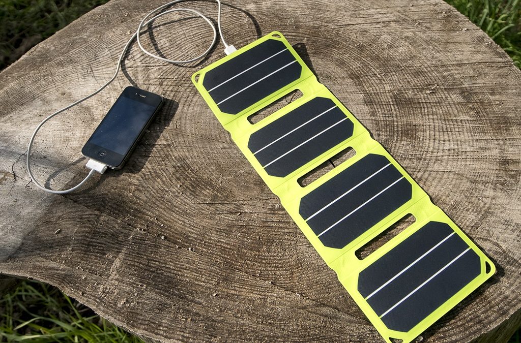 Qu’est-ce qu’un chargeur solaire pour randonnée ?