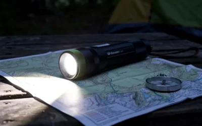 Lampe torche stroboscopique tactique : guide et comparatif
